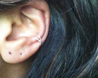 Conch Criss Cross Ear Cuff, Conch Ear Cuff, Fake Ear Cuff, Cartilage Ear Cuff, No Pierce Ear Cuff, Simple Ear Cuff, Gift Under 15