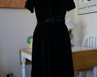 RESERVED Vintage 1940s Black Velvet Cocktail Dress / LBD 1940s Dress 1940s Velvet Dress Belted Dress / Button Front Notched Cuffs / SM M