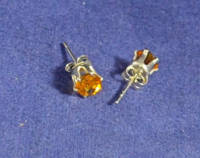 Citrine Studs, 5mm Round, Natural, Set in Sterling Silver E378