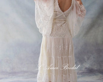 L'Amei 2017 - Miss Butterfly-Ivory White Embroidered Lace Vintage-Style Wedding Dress with Butterfly Wing Sleeves and V Neck