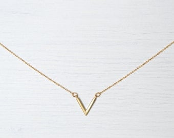 Dainty "V" Matte Gold-Plated Necklace // dainty goldnecklace // tiny necklace // gold plated necklace / minimal necklace / layering necklace