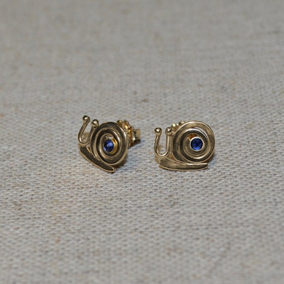 Gold Snail Sapphire Stud Earrings - 2mm Sapphire Post Earrings - Cartilage Earring Stud - 20 Gauge - Helix Earring - Conch Piercing
