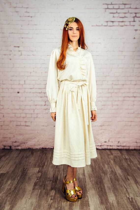 Cream full skirt Shop Wrangler women's western dresses. Find everything from boho styles to crochet and embroidered dresses.