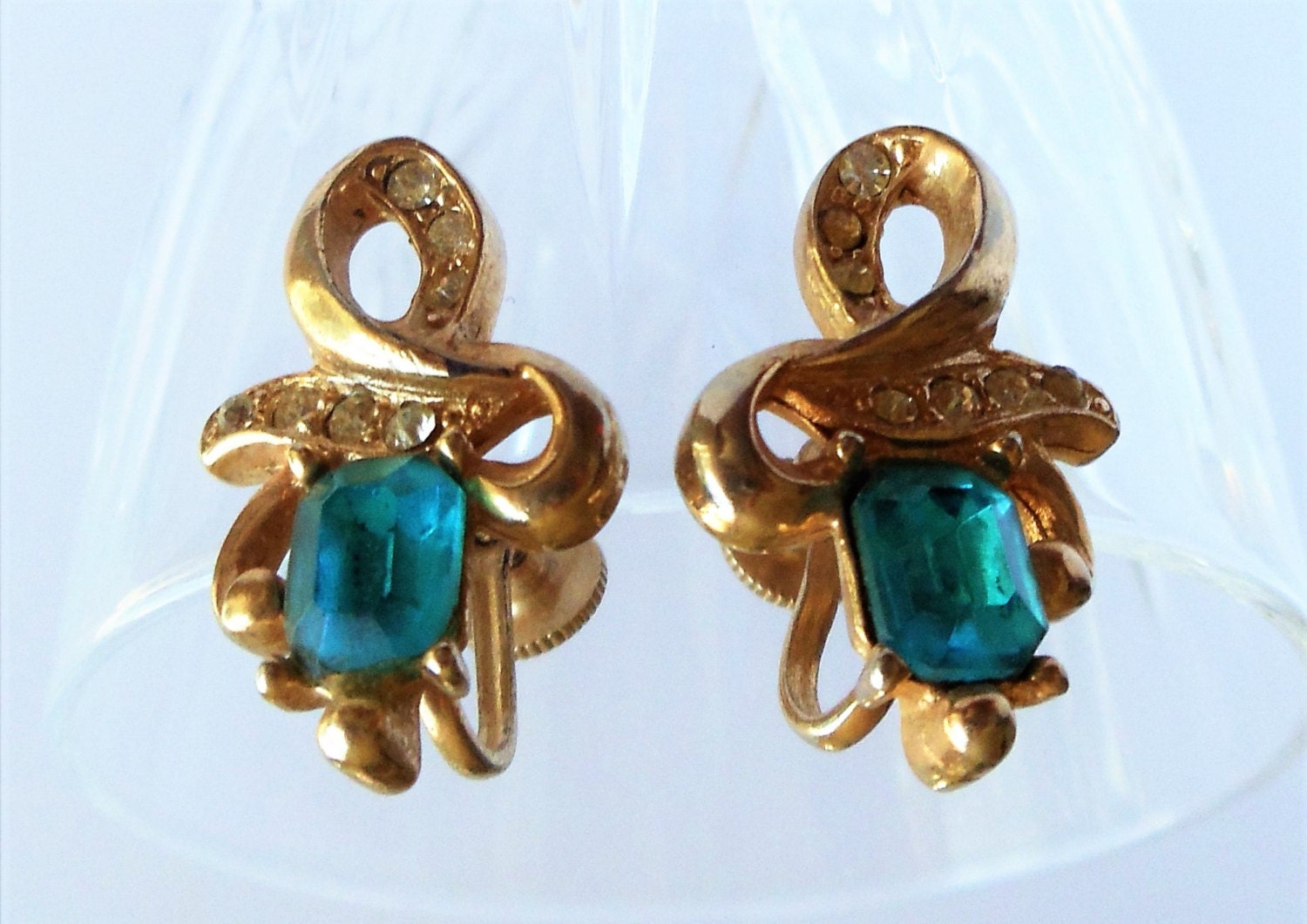 Vintage Faux Emerald Rhinestone Earrings Gold Tone Green