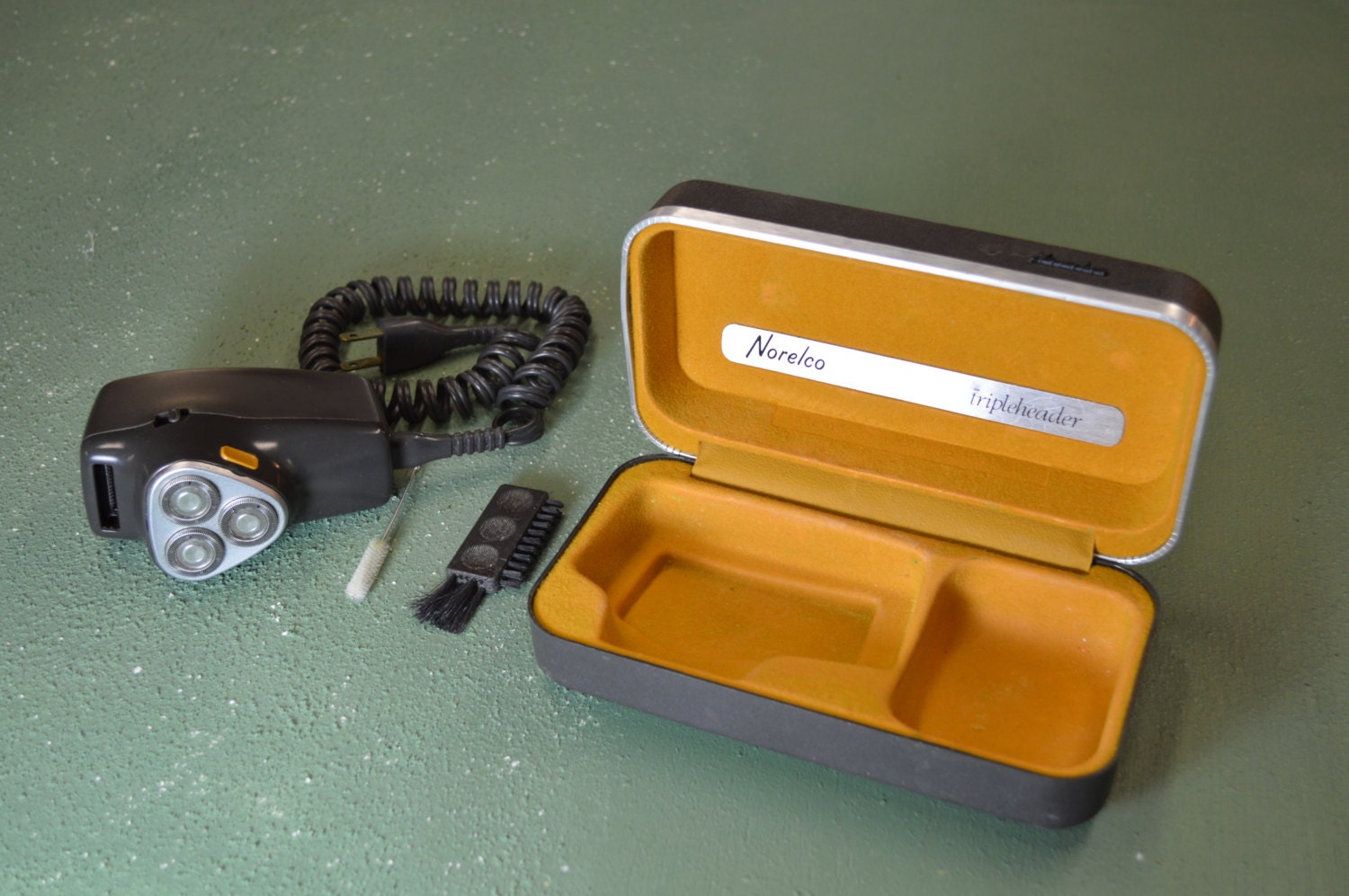 Vintage Norelco Shaver Triple Head Beard Trimmer Mens Hair