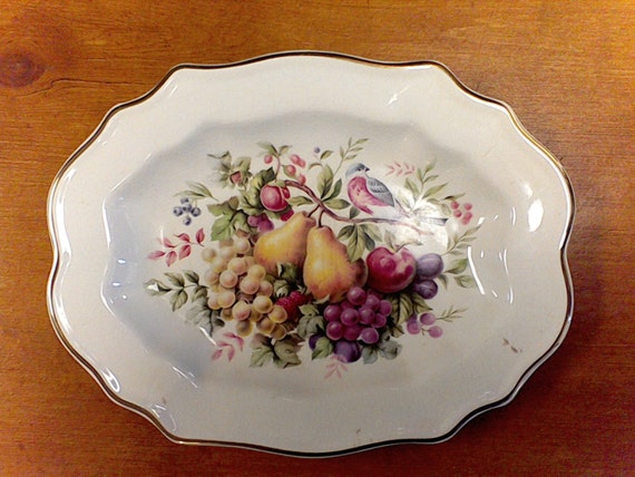 Vintage 1976 Porcelain Avon Products Plate by 3GoodThingsResale