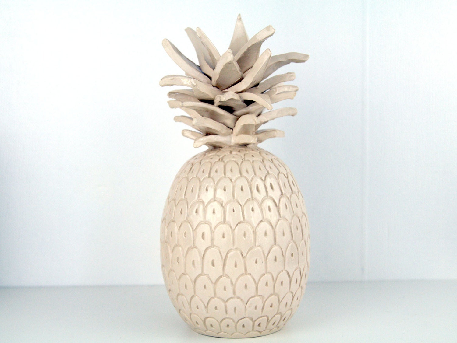 White pineapple ceramic