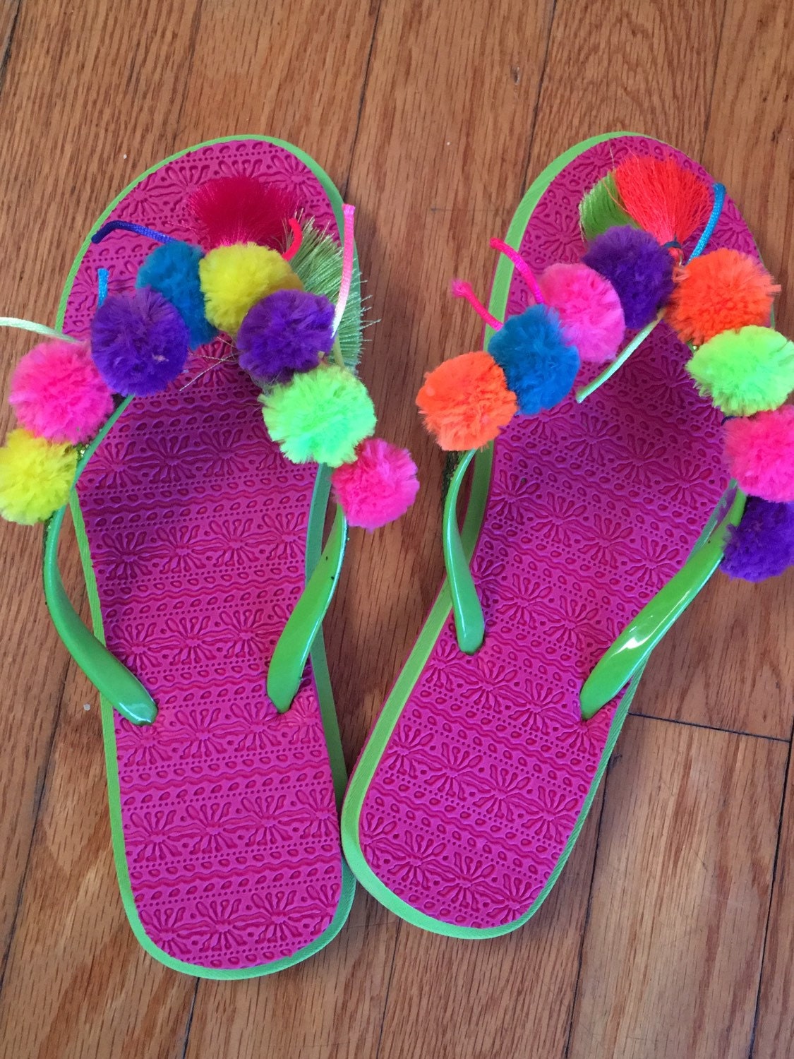 flip flops with fur pom pom