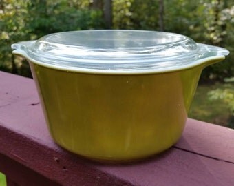 Vintage 1960's Pyrex Verde 1qt casserole #473
