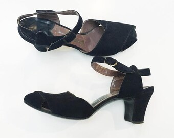 1940s Monnig's Suede Ankle Strap Heel (size 7)