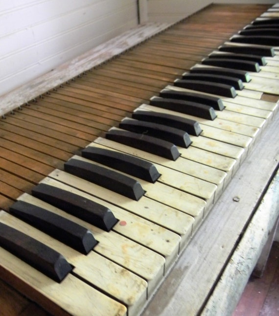 Vintage Pump Organ 117