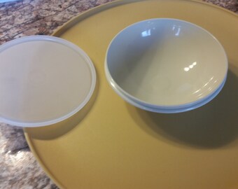 Vintage 1970 Tupperware serving tray with lid