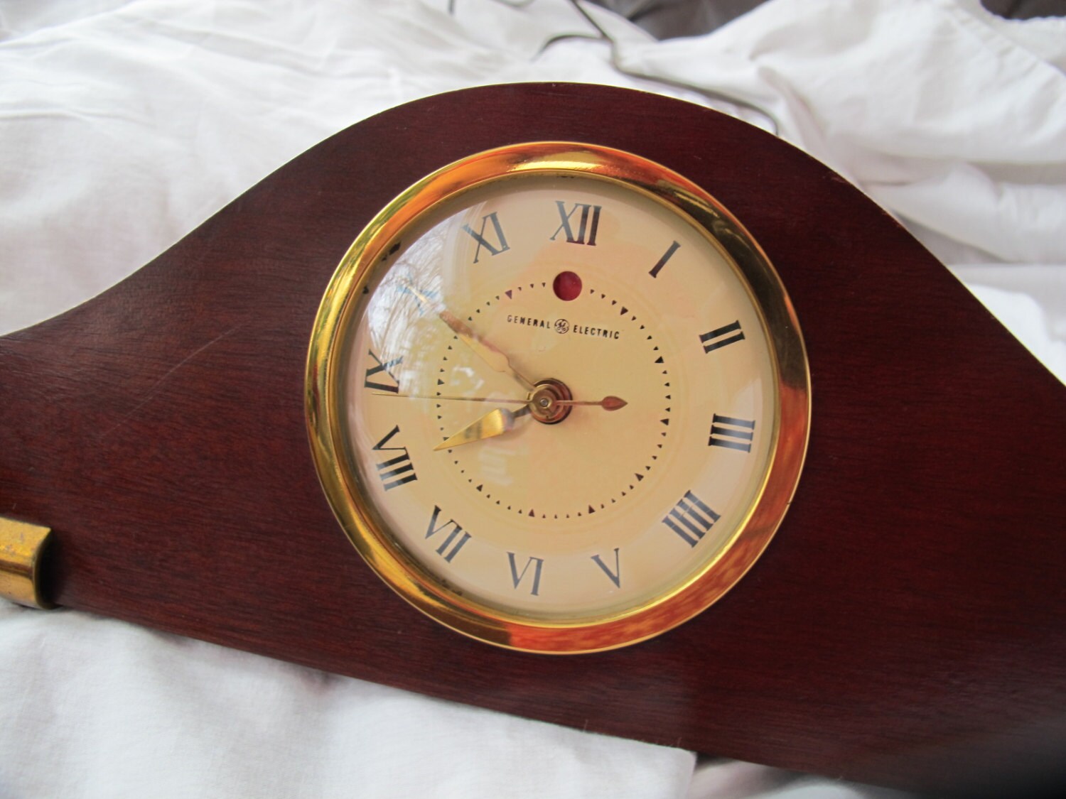 General Electric LO10 electric mantel clock / wood brass