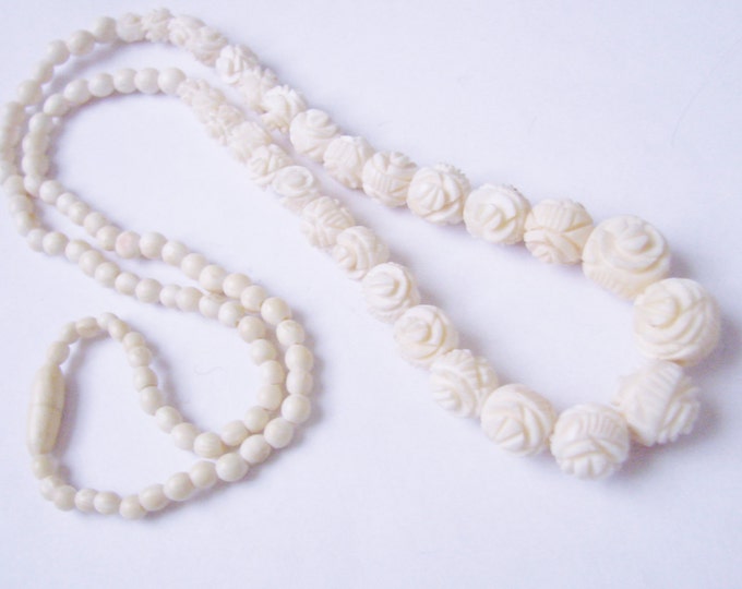 Vintage Hand Carved Bone Necklace / Floral Graduated Beads / Artisan Jewelry / Jewellery