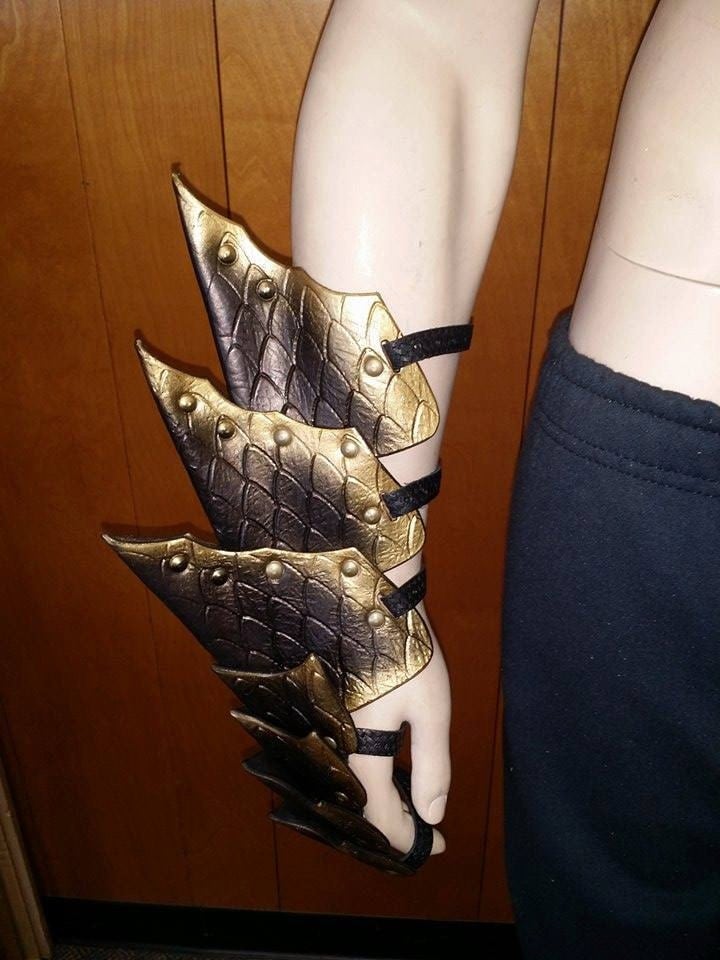 Leather Armor Dragon Scale Gauntlets