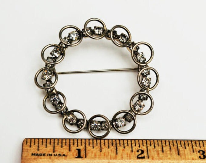 Rhinestone wreath brooch- round Silver - mid century pin