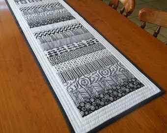 KIT - Black & White Table Runner- 42” x 15” (107cm x 40cm)
