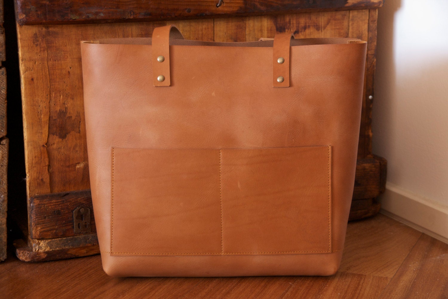 Camel Leather tote bag with double outside pocket. Cap Sa Sal