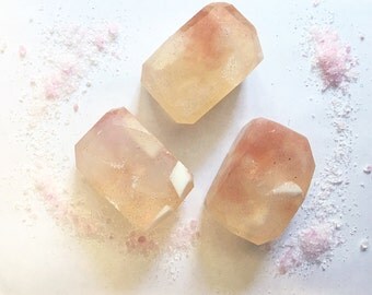 Litchi fée rose cristal au savon - savon à la glycérine naturelle, bijou savon, savon de pierres précieuses, savon floral, fruir parfum, parfum exotique, végétalien