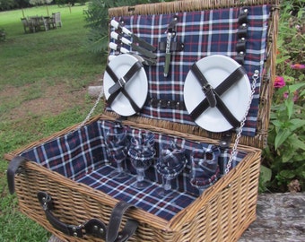 Large Vintage Wicker Picnic Basket / Vintage picnic basket / Wood Basket / Luggage / Storage