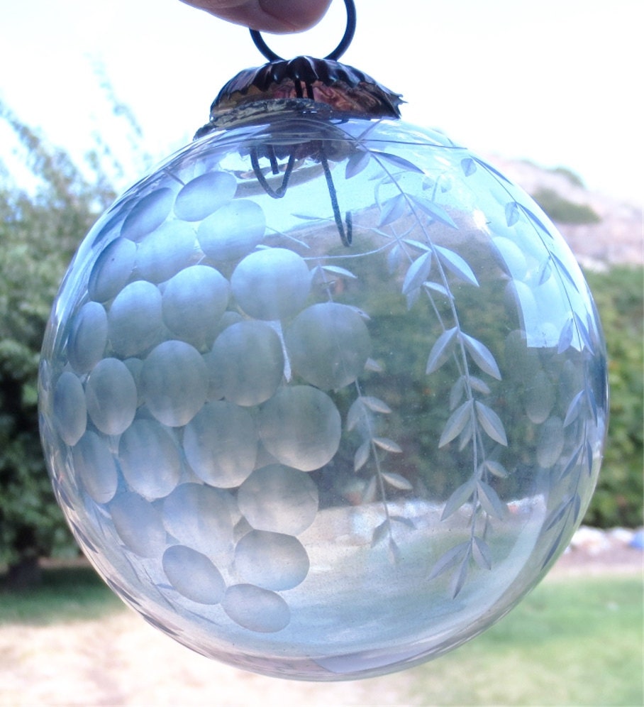 Ornament Clear Glass Etched with Grapes Kugel / Kugel style