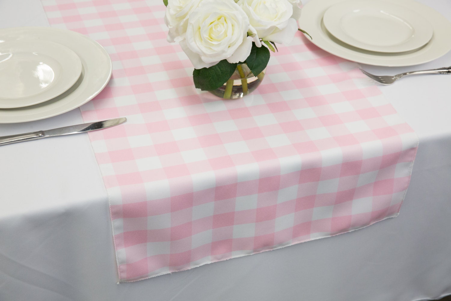 pink and white table runner