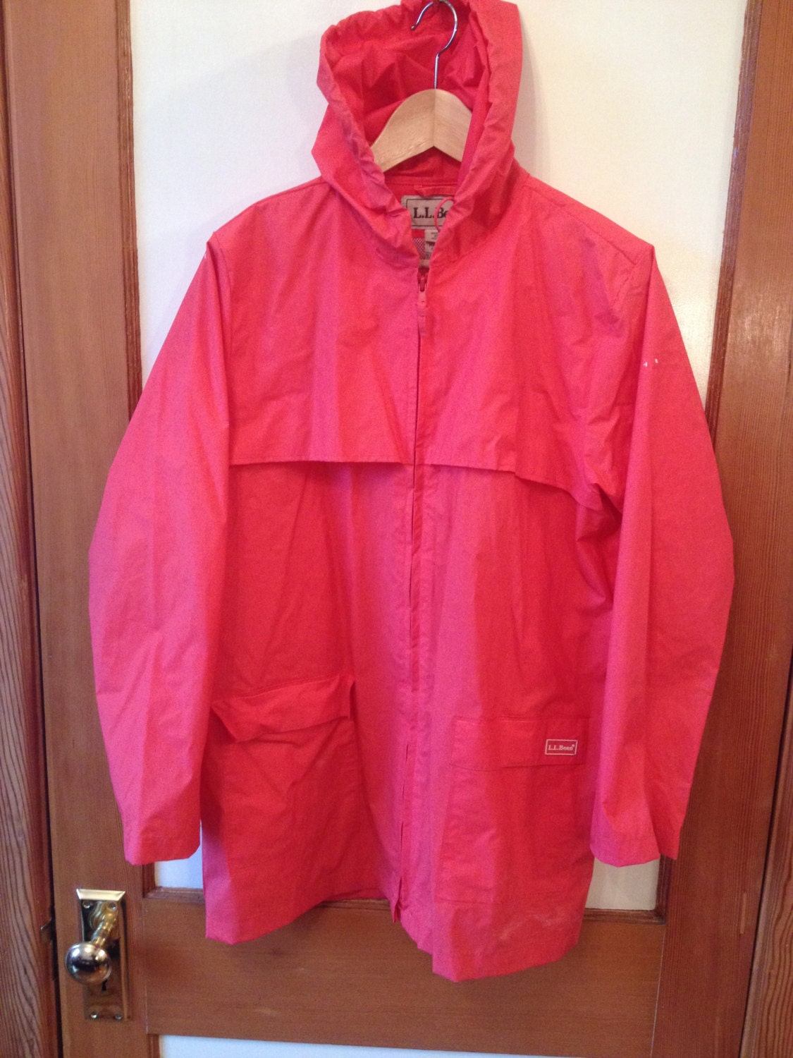 LL BEAN / bright fuschia / rain jacket / windbreaker / womens