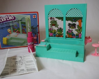 Jouets anciens: Lot de mobilier pour poupées BARBIE Vintage - Collection