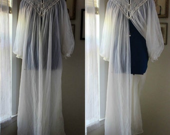 Vintage White 1960's Eyelet Nightgown // Nighty // Babydoll // Lingerie by Miss Elaine