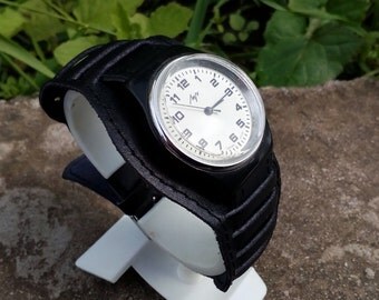 USSR Vintage Soviet wrist watch Luch in excellent condition.Soviet era watch Luch 1801/mechanical.Luch plastic hull,