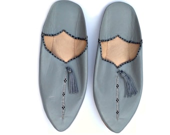 Moroccan Leather Babouches. Grey Leather Babouches. Grey Slippers. Moroccan Leather Slippers. Women Slippers. Ethnic Slippers. Chaussons.