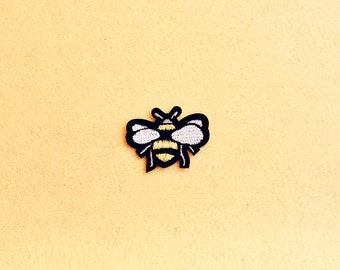 Honey Bee Patch - Iron on patch -Sew On patch - Embroidered Patch (Size 5cm x 3.7cm)
