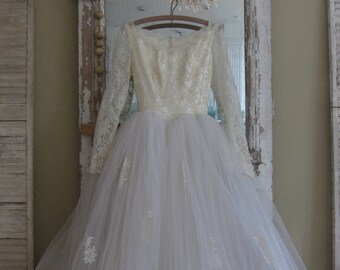 Vintage wedding dress, 1950's, ivory, tulle, applique, lace, Shabby Chic, Adeline of California, repurpose, remake, redo, sewing project
