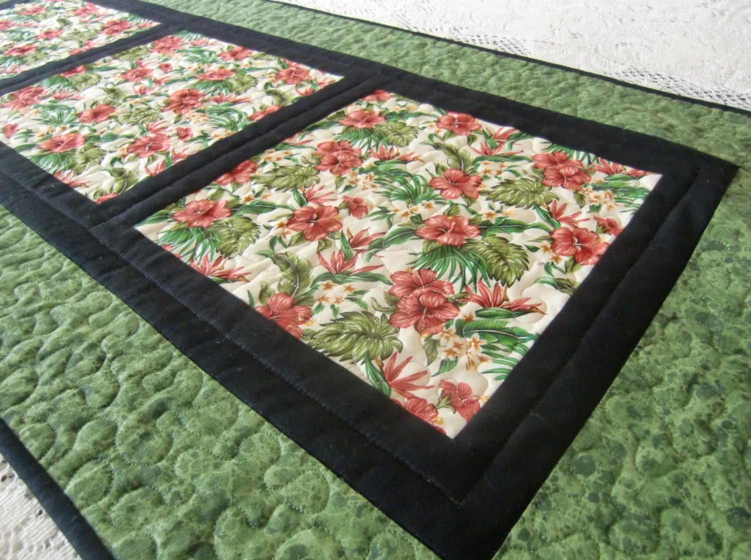 hawaiian-floral-quilted-table-runner-tropical-spring-table