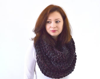 Chunky Infinity Scarf | The Dresden