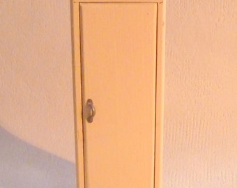 Vintage broom cupboard with a broom for the doll CA. 1960 Ore mountains