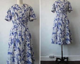 1950 dress | vintage 50s dress | botonical print dress | purple and white dress | The Botanical Print Dress