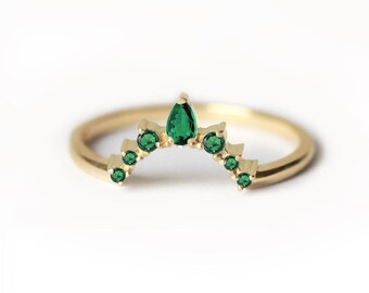 Emerald Wedding ring, Emerald Wedding Band, Curved Wedding Band With Emeralds, Curved Emerald ring, Prong Set Emerald Ring