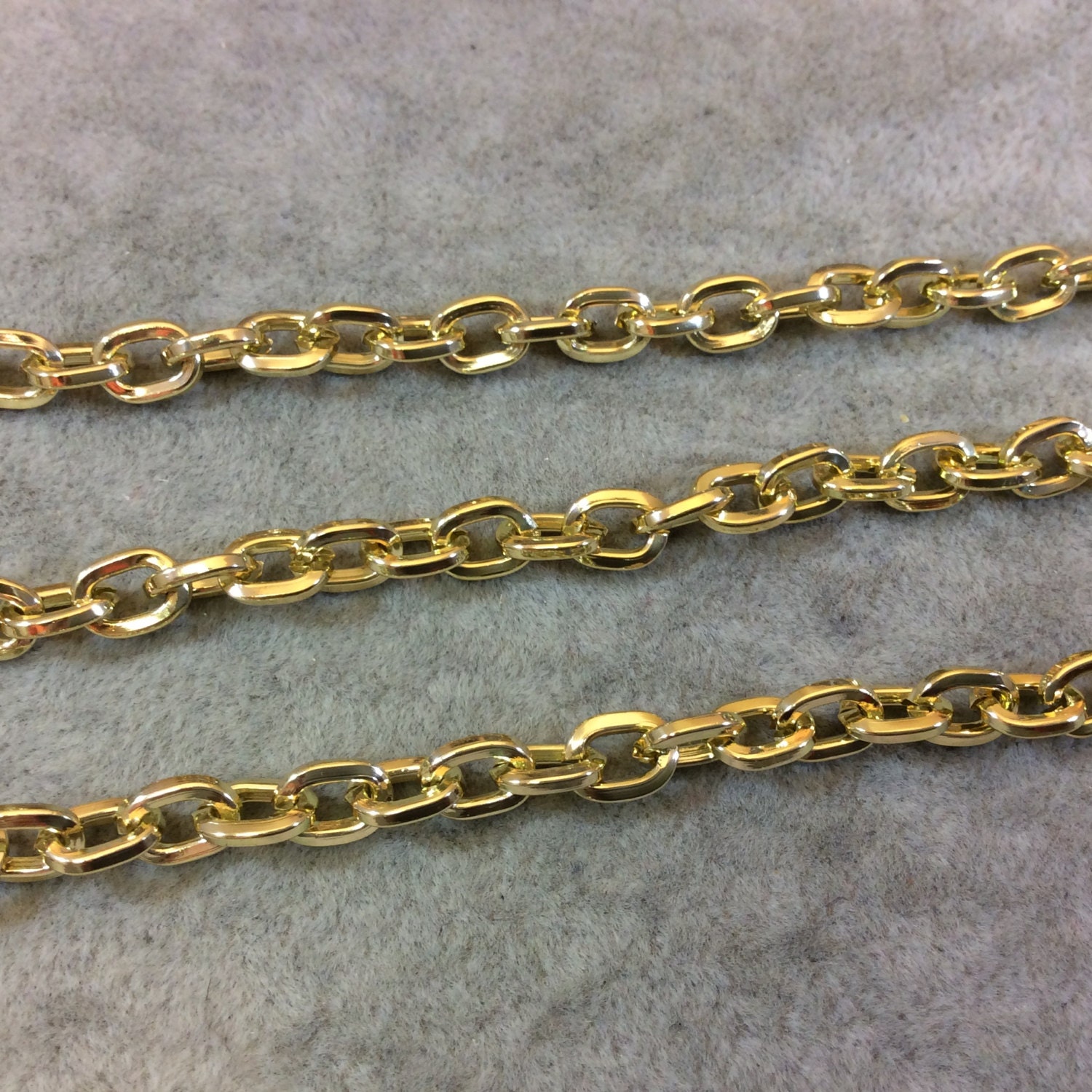 A1528 5' Section of Gold Finish Aluminum Oval Curb Chain