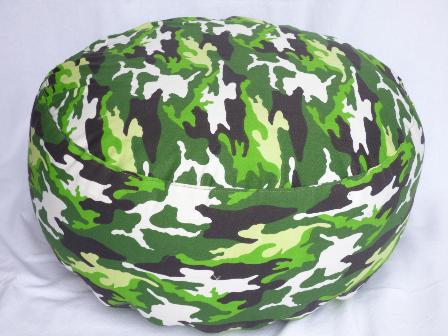 Camouflage 18 inch diameter round floor pouf pillow-cover