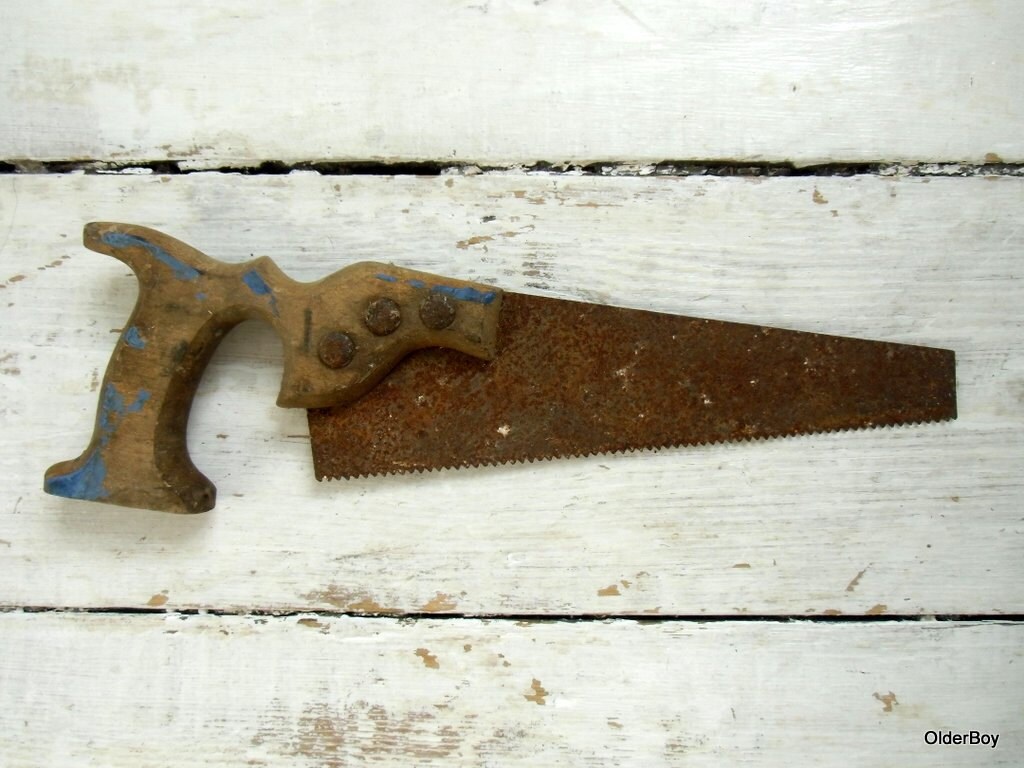 Vintage hand Saw rusty old saw C01/070
