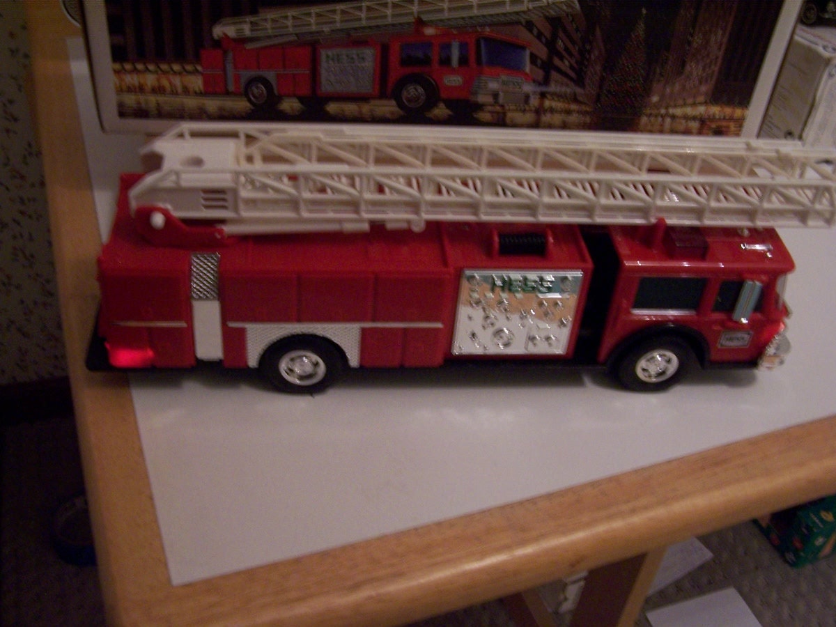 HESS 1986 Fire Truck Bank Toy