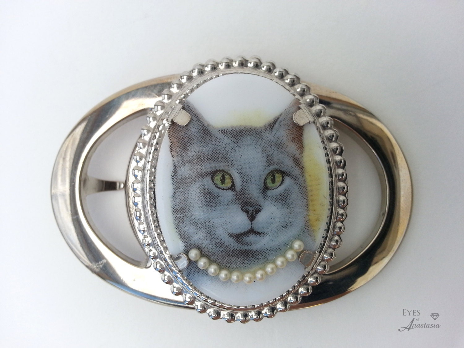 Cat belt buckle Steampunk kitty Cat with necklace Gray
