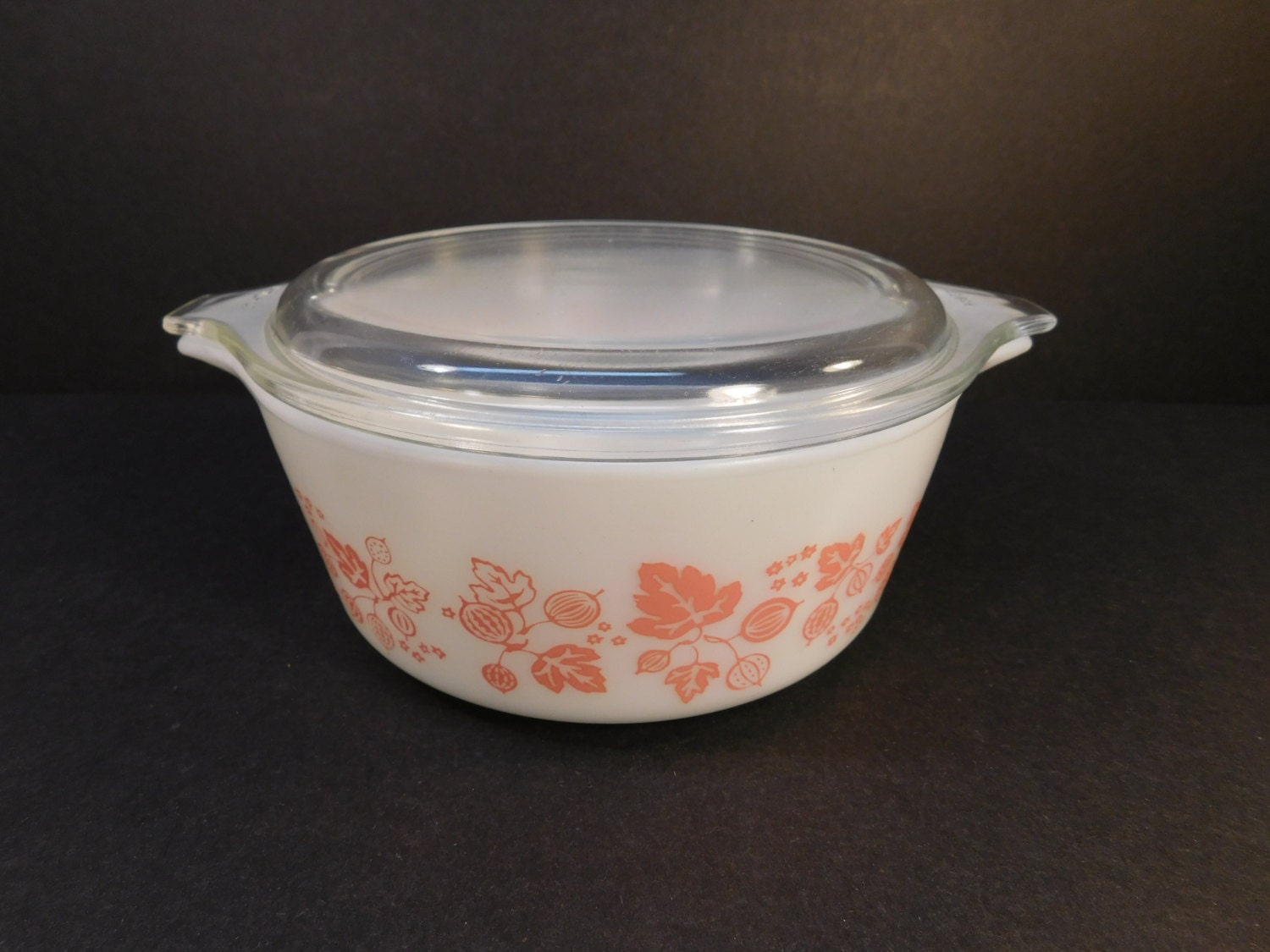 Vintage Pyrex Pink Gooseberry 472 1 1/2 Pint Covered Casserole