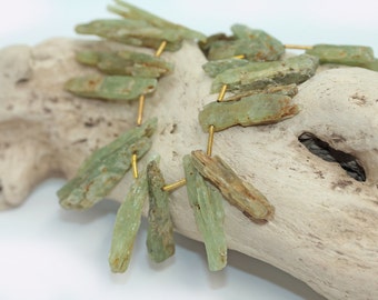 Natural Green Kyanite Shards Points Rough Beads 17 - 23 mm Rustic Gemstone Irregular Cut Beads Freeform Kyanite Gemstone Beads 1 bead