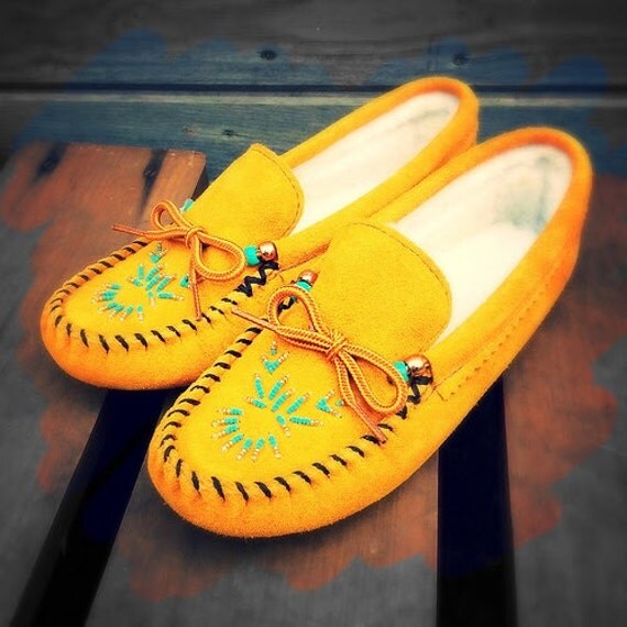 Hand Sewn Native made Canadian Moccasin slippers by PishuCanada