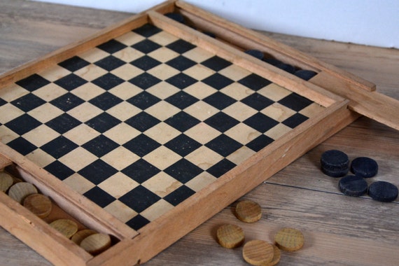 Old checkers and jeu  de loie damier  vintage French game 