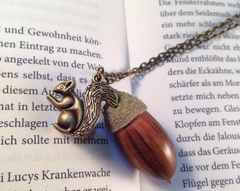 Squirrel Genuine acorn chain bronze