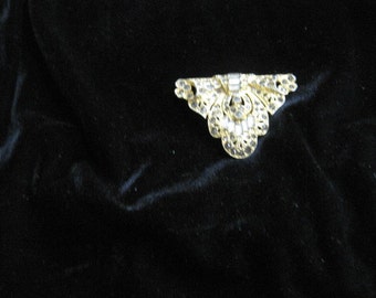 Vintage costume brooch/clip; rhinestone and goldtone