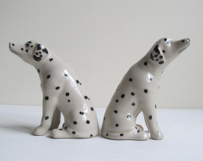 Dalmatian dog figurines, vintage salt pepper shakers, salt and pepper set, porcelain dogs, vintage kitchen decor, housewarming, wedding gift